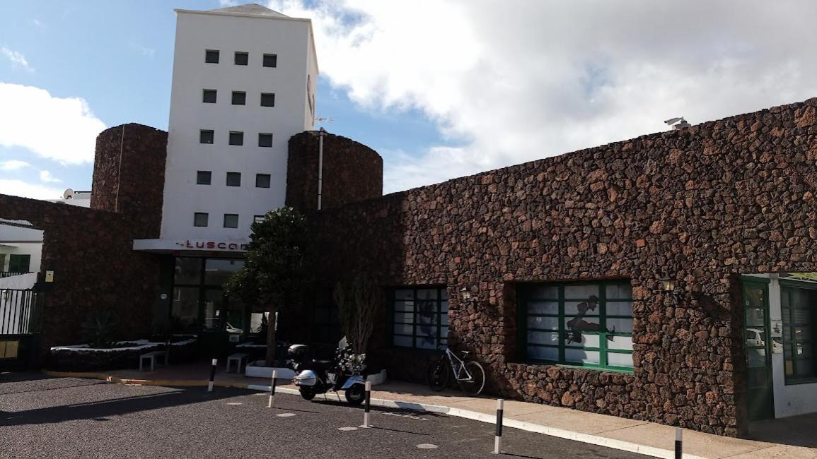 Tuscan Apartment Mit Meerblick Und Terrasse Costa Teguise Exterior photo